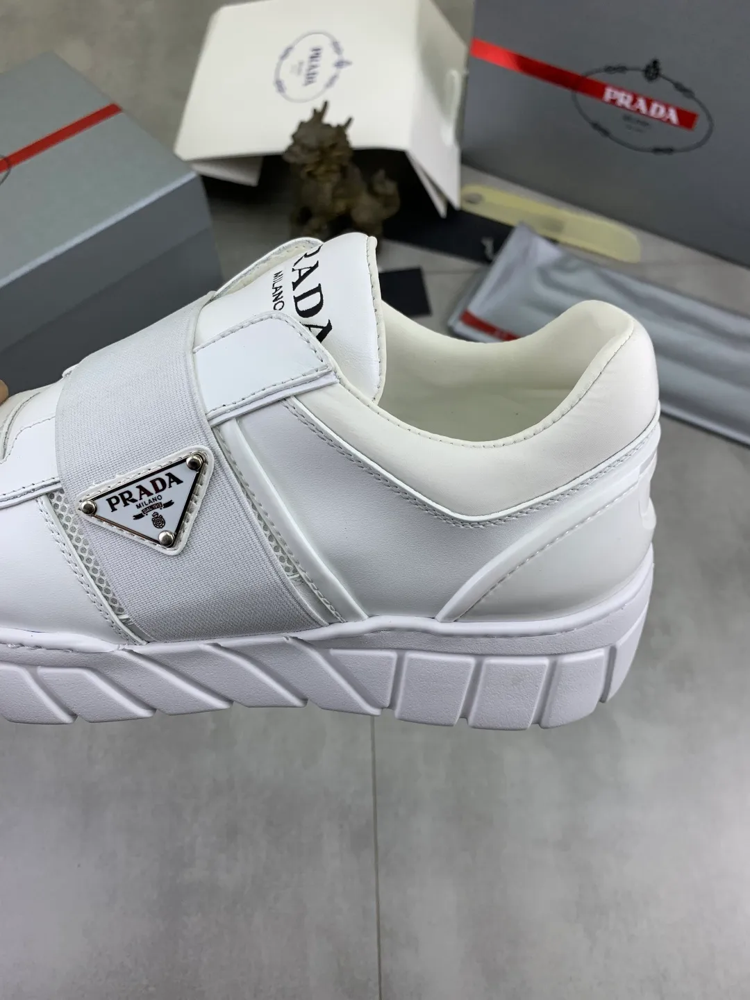 Men's men's shoes P560💰 [Real Price] Popular models are on the official website, 🆘 Trendy brand (Prada) mainly promotes popular models, avant-garde and versatile fashionable men's shoes private version mold opening, cowhide surface splicing 1:1.. Stylish and simple, original imported cowhide lining cowhide feet; the atmosphere and personality are more fashionable, eye-catching and pursuing class. It will subvert the old ideas and be a must-have for fashionistas who want to spend time with you! Must keep it! Tall and comfortable, large and low, high-end quality workmanship. Code number: 38-45 2️⃣optional.